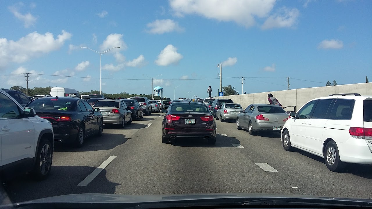 高速道路で大渋滞!