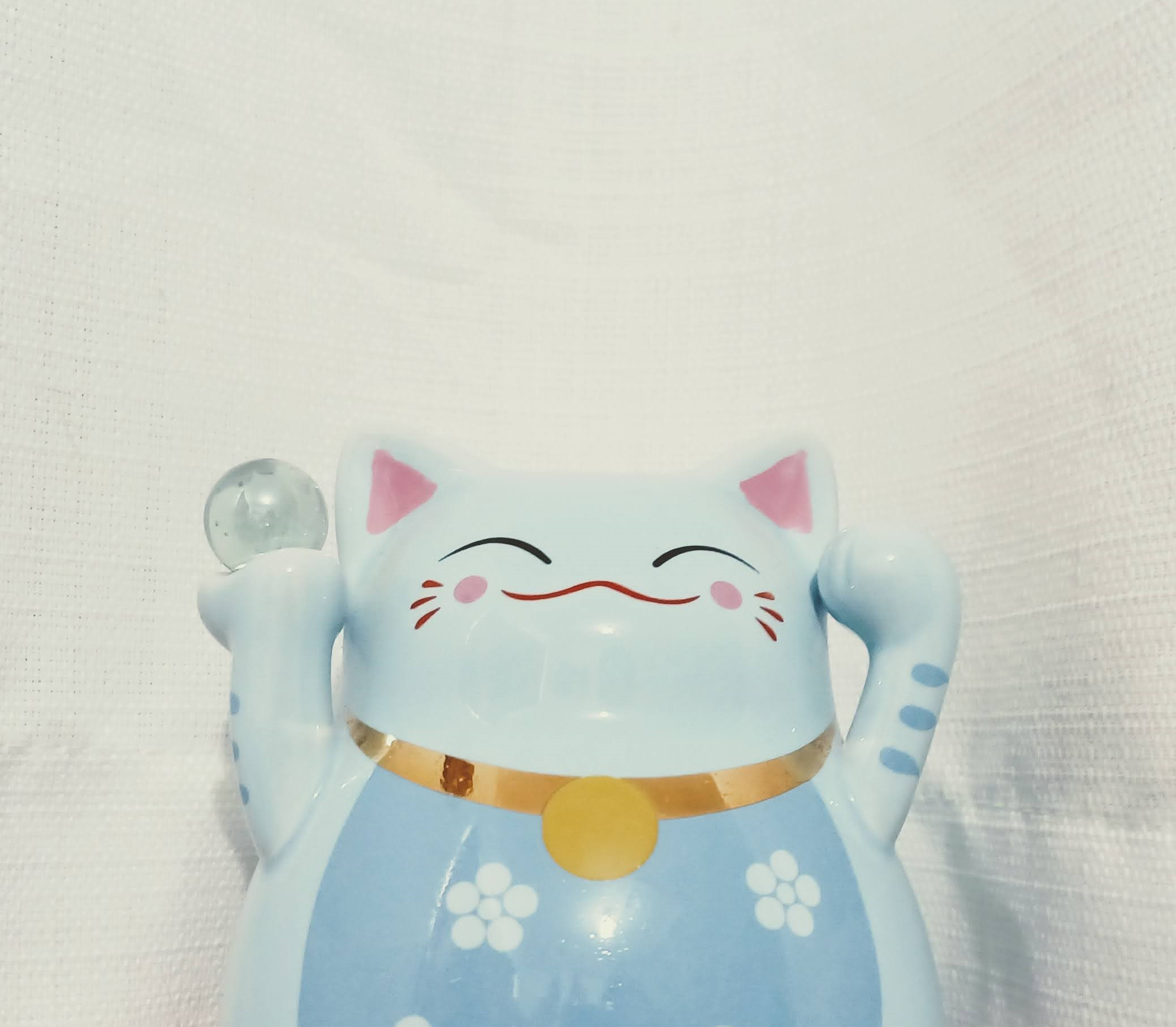 招き猫の左手・右手の意味は？