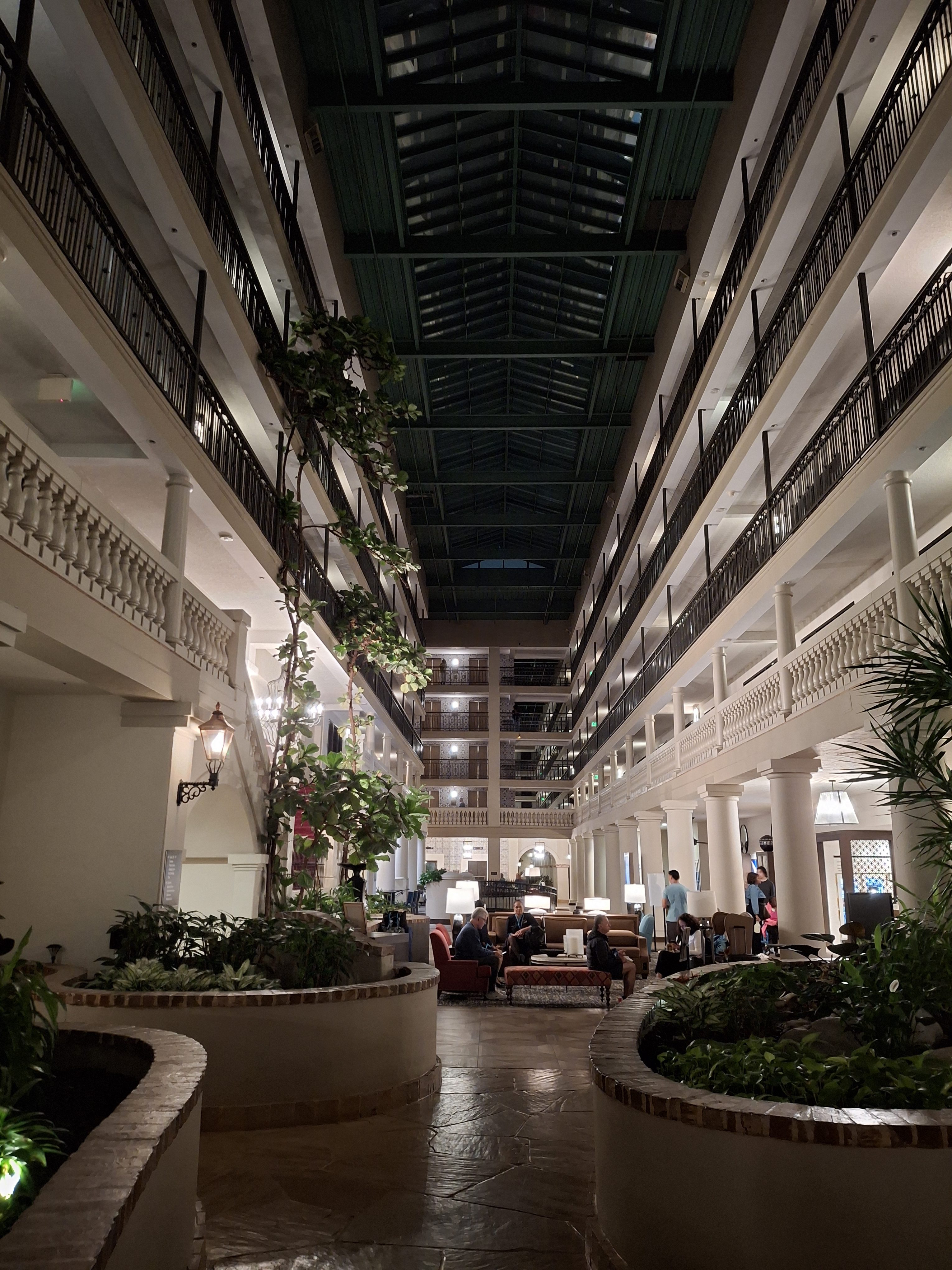 Embassy Suites by Hilton Los Angeles International Airport South 🛏️